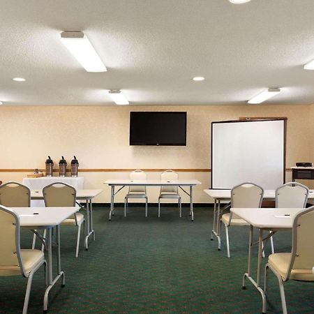 Country Inn & Suites By Radisson, Mason City, Ia Εξωτερικό φωτογραφία