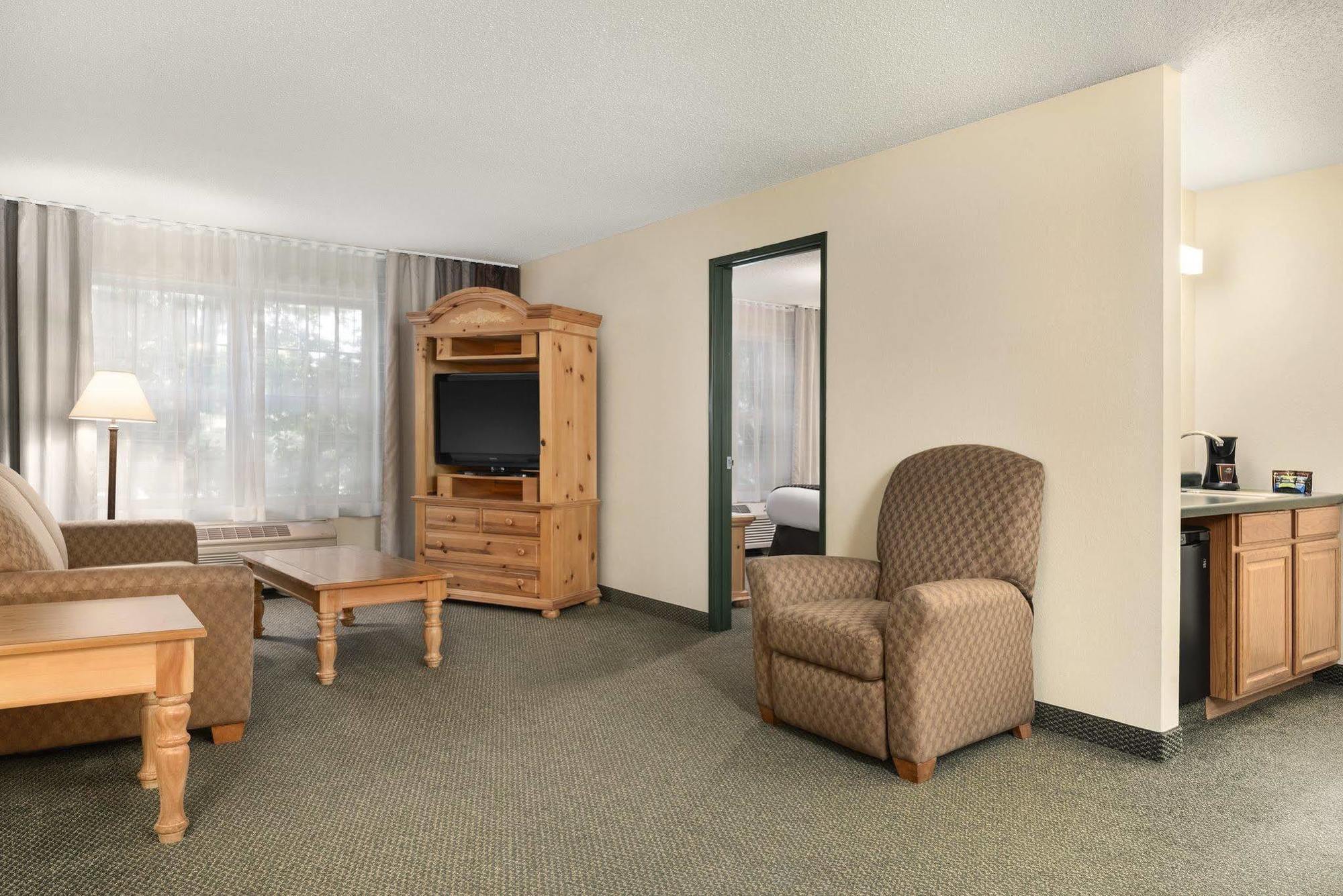 Country Inn & Suites By Radisson, Mason City, Ia Εξωτερικό φωτογραφία